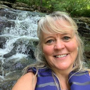 Meet your Posher, Denise